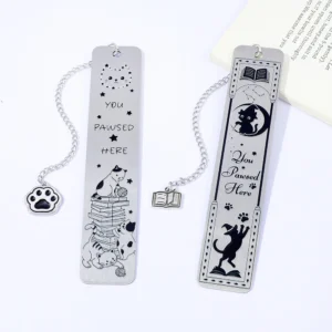 Cat themed metal bookmark with hanging accessories, a great reading assistant for poop scoopers and cute fans.