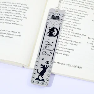 Cat themed metal bookmark with hanging accessories, a great reading assistant for poop scoopers and cute fans.