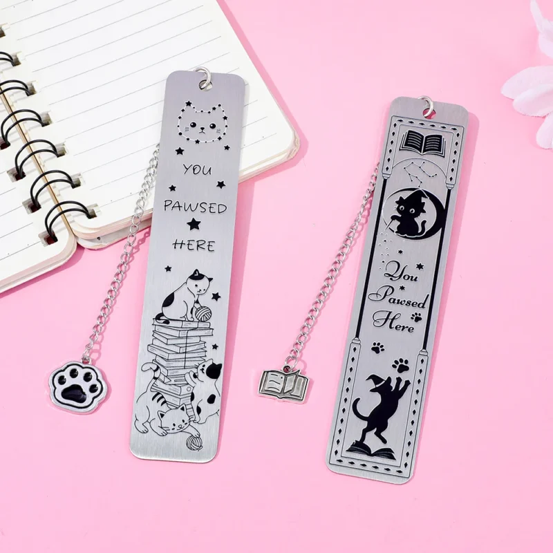 Cat themed metal bookmark with hanging accessories, a great reading assistant for poop scoopers and cute fans.