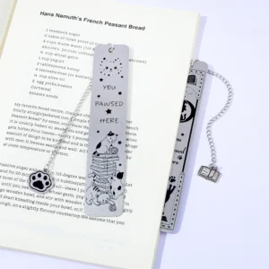 Cat themed metal bookmark with hanging accessories, a great reading assistant for poop scoopers and cute fans.
